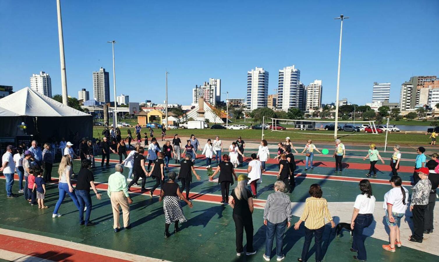 Vários órgãos públicos vinculados à Prefeitura de Toledo e entidades apoiaram a ação alusiva ao Dia Internacional da Pessoa Idosa, lembrado em 1º de outubro