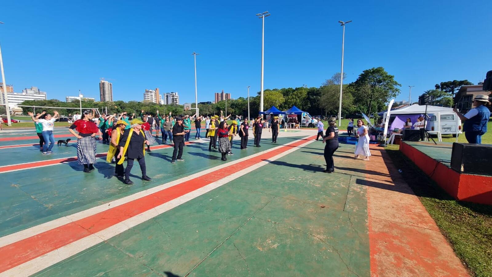 Vários órgãos públicos vinculados à Prefeitura de Toledo e entidades apoiaram a ação alusiva ao Dia Internacional da Pessoa Idosa, lembrado em 1º de outubro