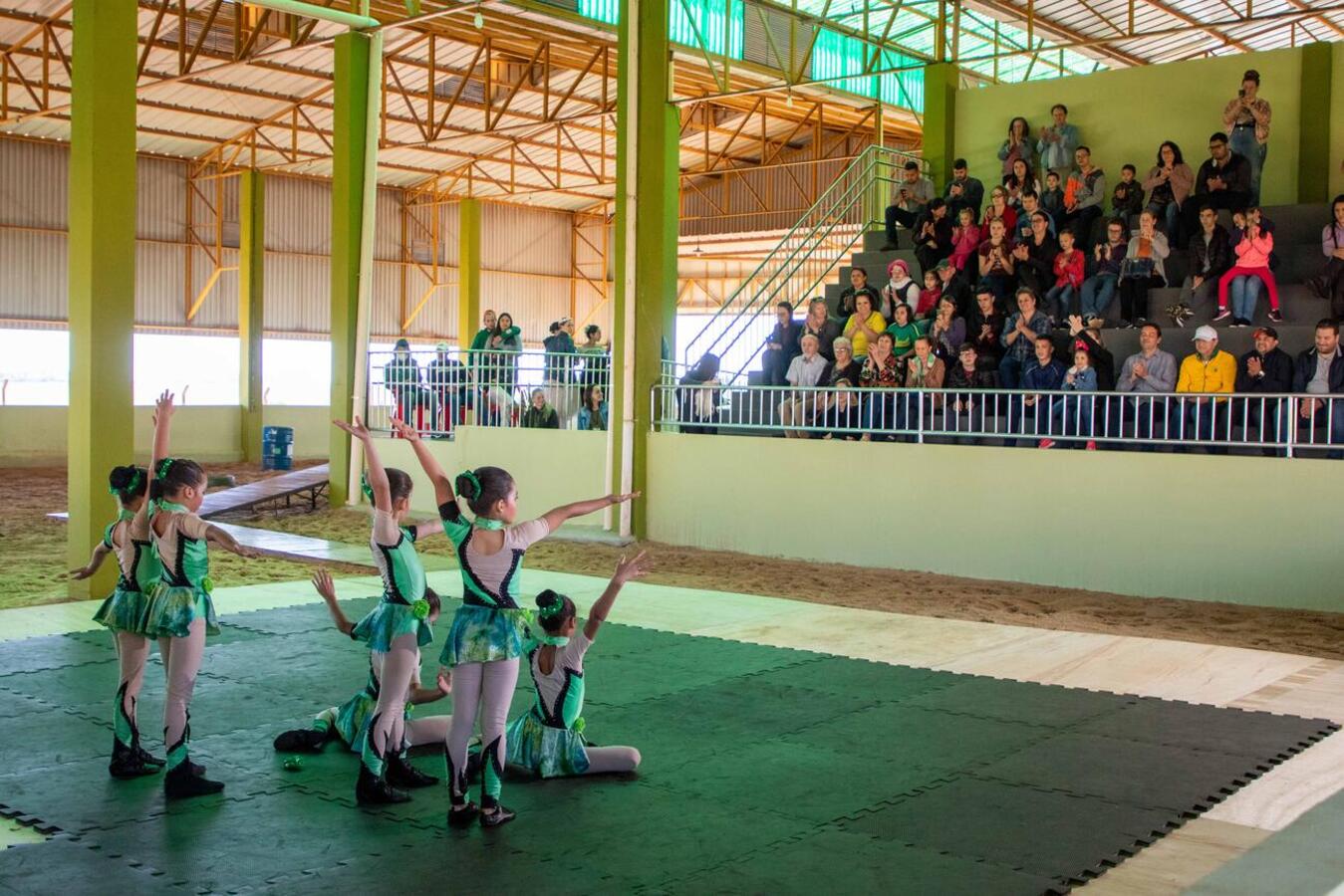 Inclusão: emoção marca a entrega da nova estrutura para a equoterapia