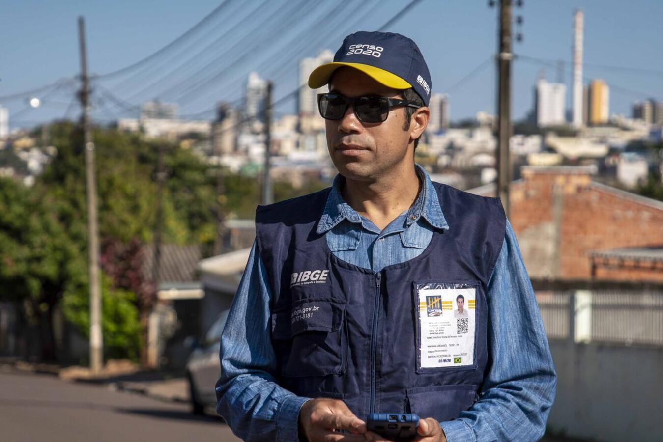Agentes censitários orientam sobre importância de responder ao Censo 2022