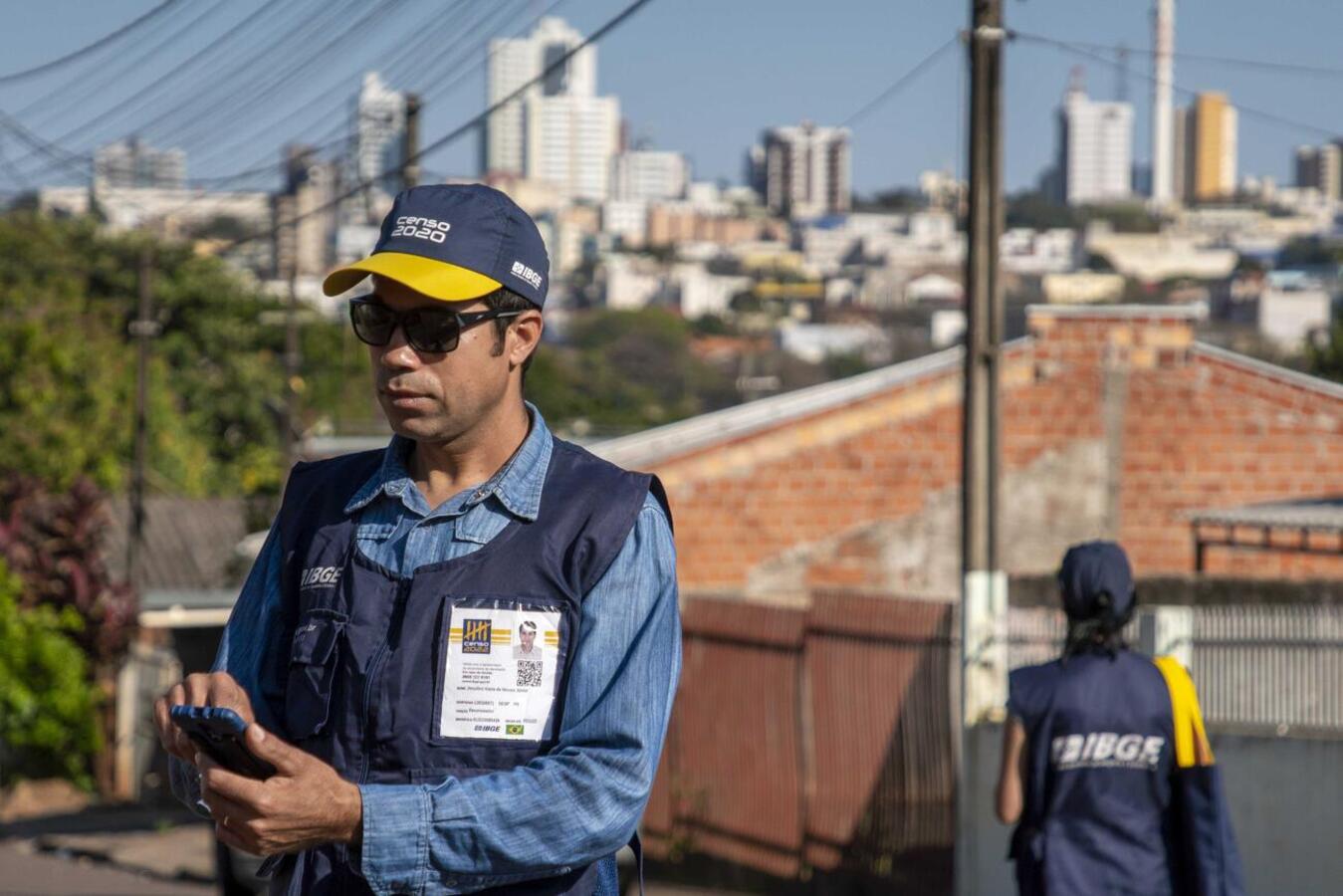 Agentes censitários orientam sobre importância de responder ao Censo 2022