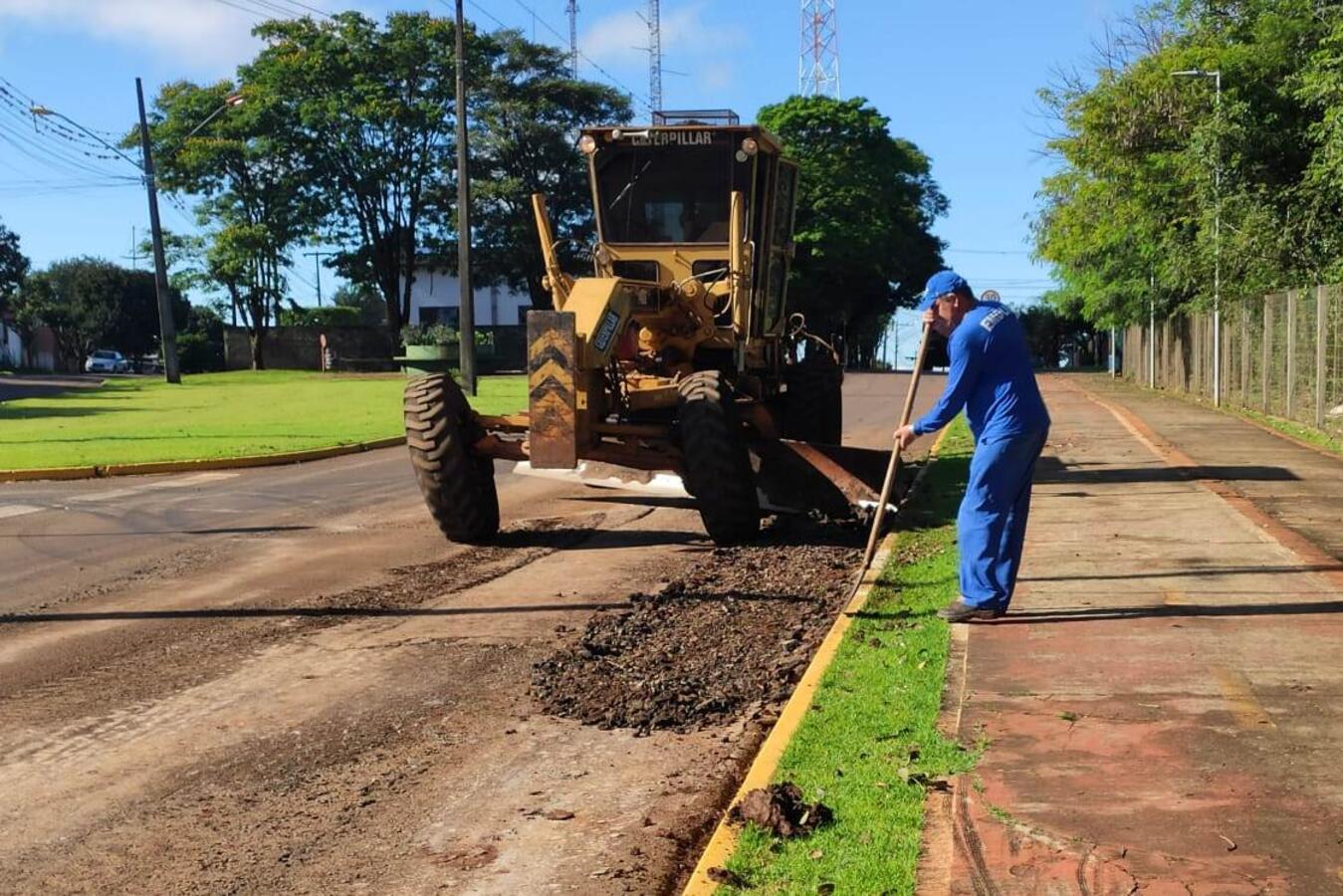 Recuperação de vias da sede e do interior estão em ritmo acelerado