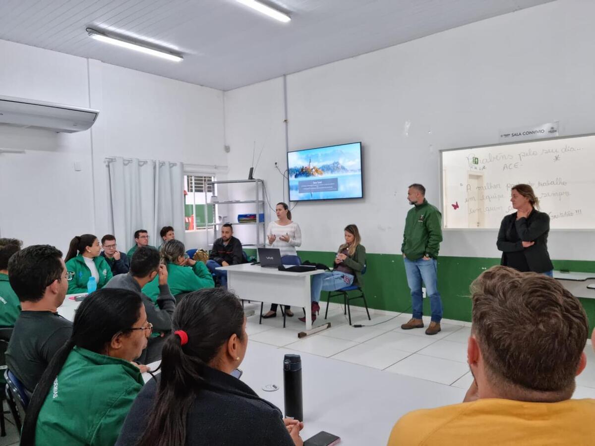 O Centro de Controle de Endemias recebeu, na tarde desta terça (9), a 3ª reunião do Comitê Municipal Intersetorial de Combate à Dengue, Chikungunya e Zika Vírus