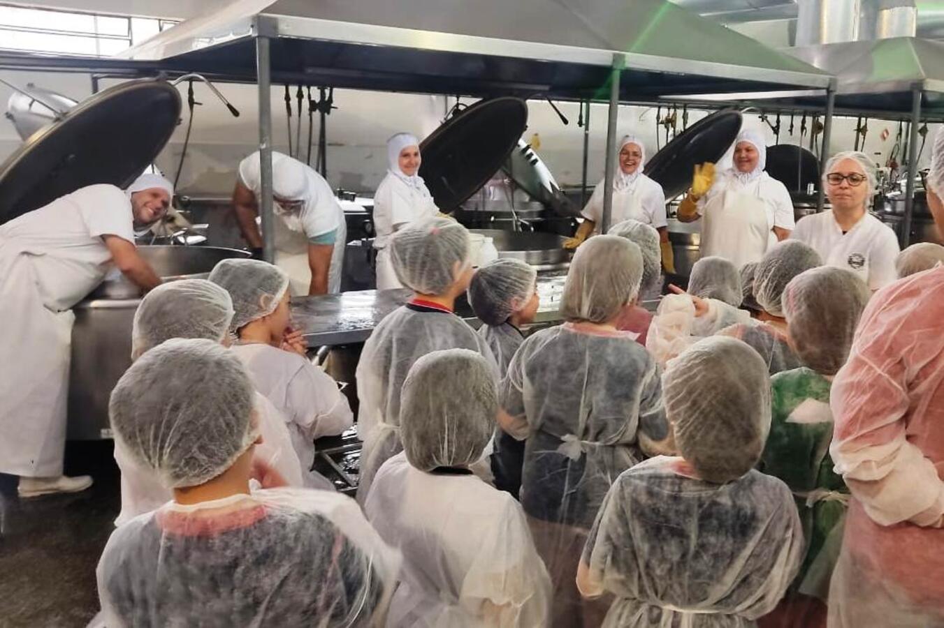 Unidade Central de Produção de Alimentos abre suas portas por meio do Projeto Visita na Cozinha
