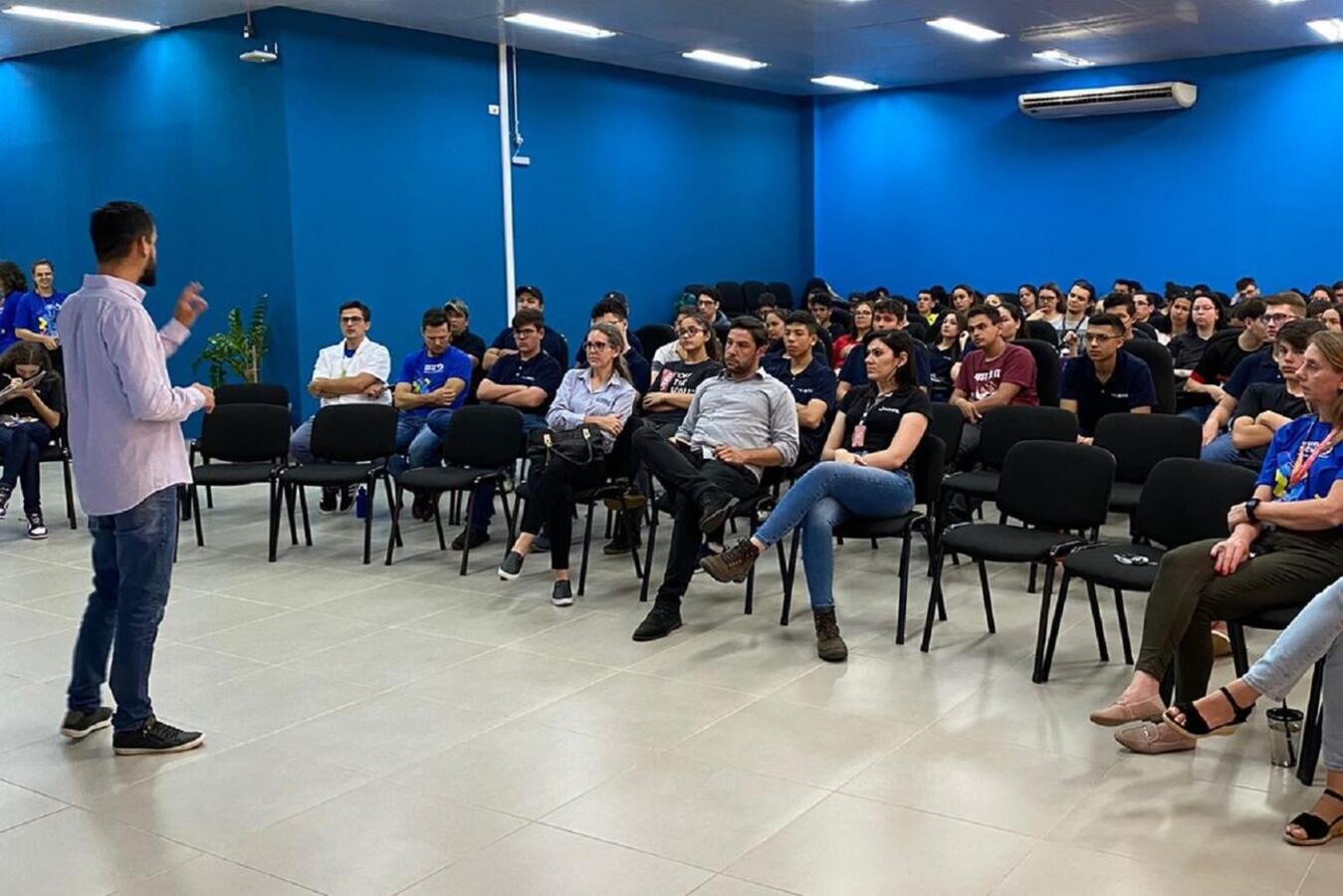 Em sua fala, Rodrigo, apresentou um panorama do mercado laboral em Toledo e região, o qual oferece boas oportunidades de emprego para trabalhadores com qualificação