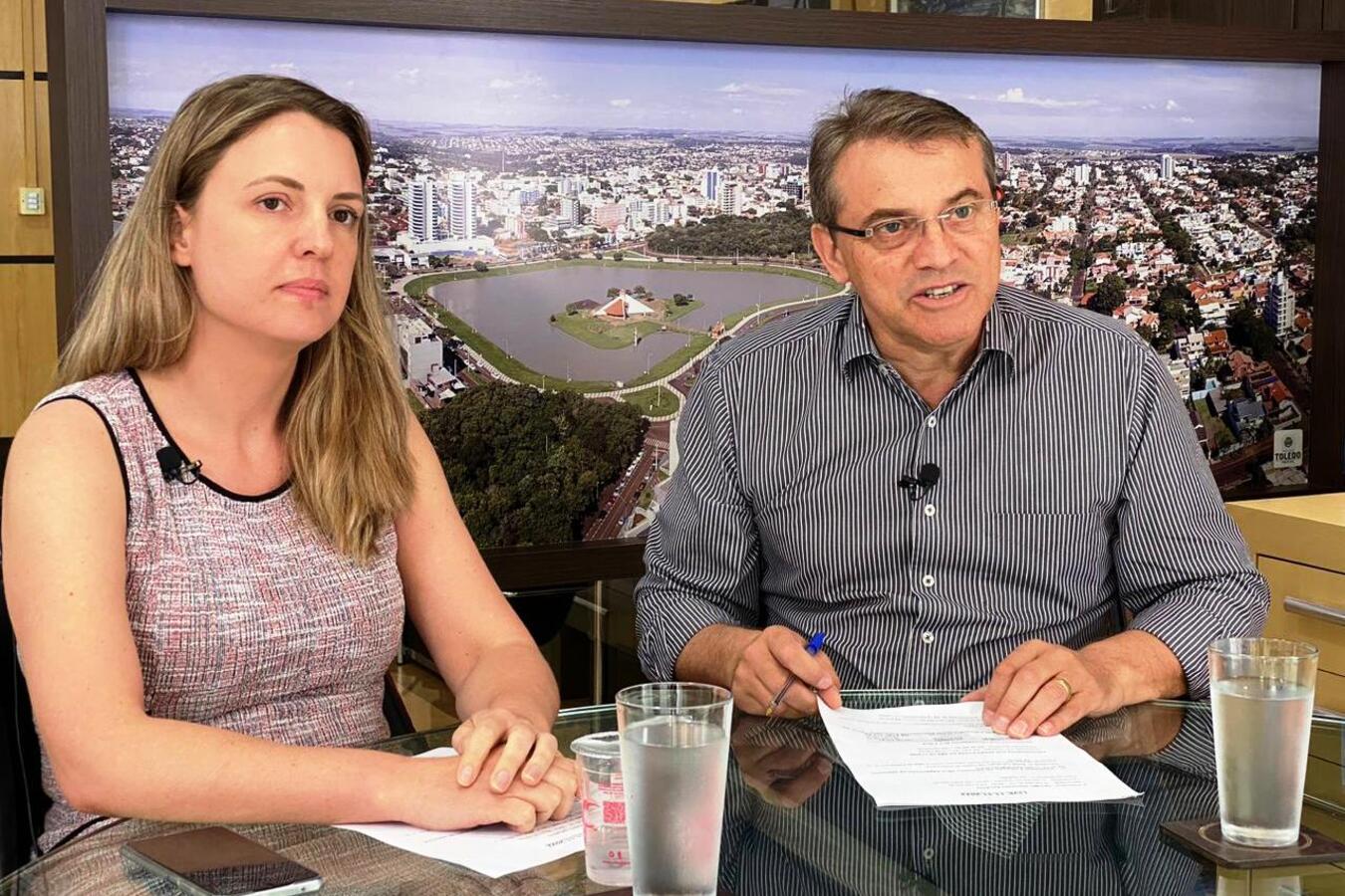 O prefeito Beto Lunitti e a secretária de Recursos Humanos Marta Fath anunciaram, nesta sexta-feira (11), o pagamento de R$ 3.087.512,66 em progressões retroativas referentes aos anos de 2017 a 2019
