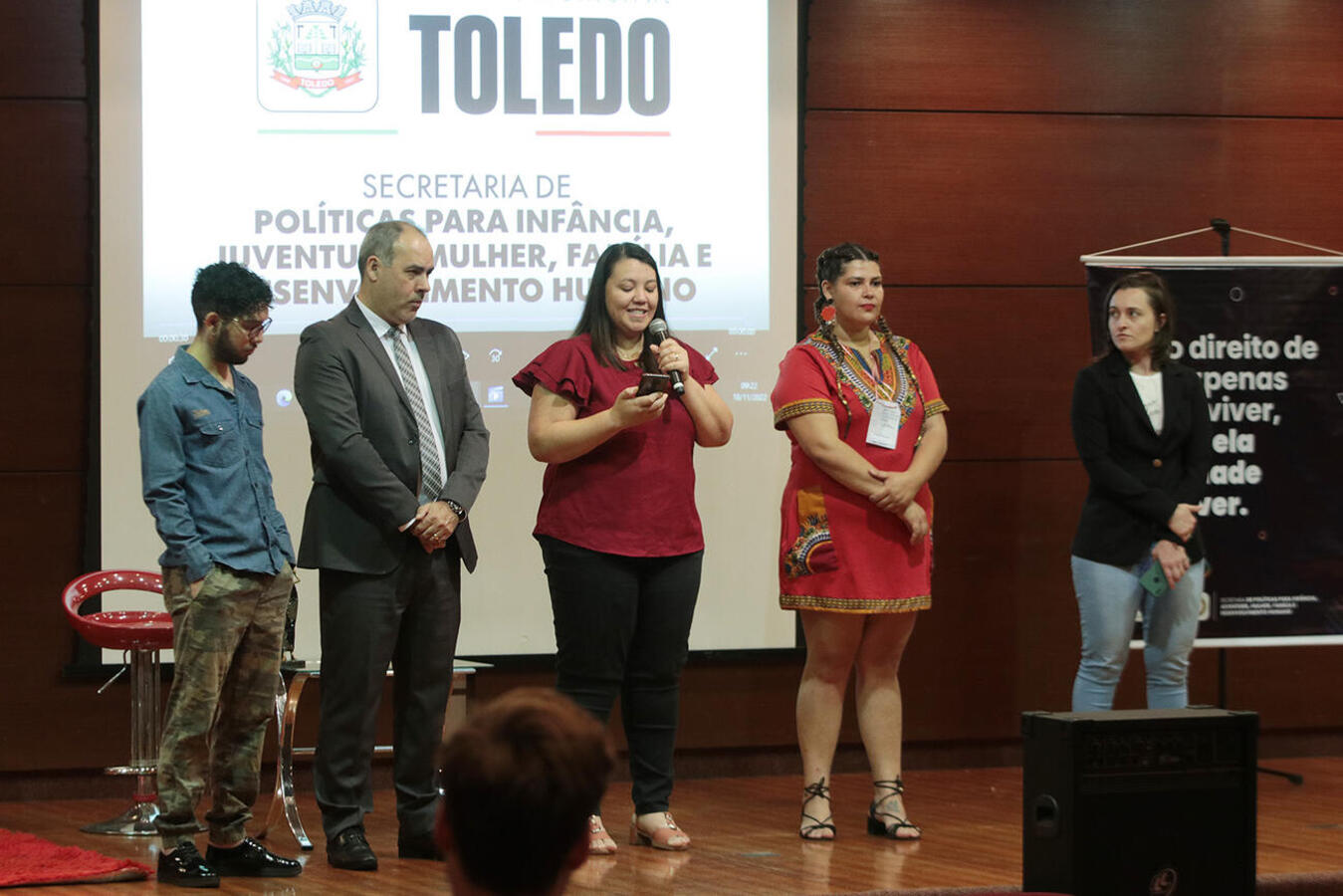 Seminário foi realizado durante o dia todo no auditório PUCPR Toledo e teve como ponto central os debates sobre políticas públicas de combate ao racismo