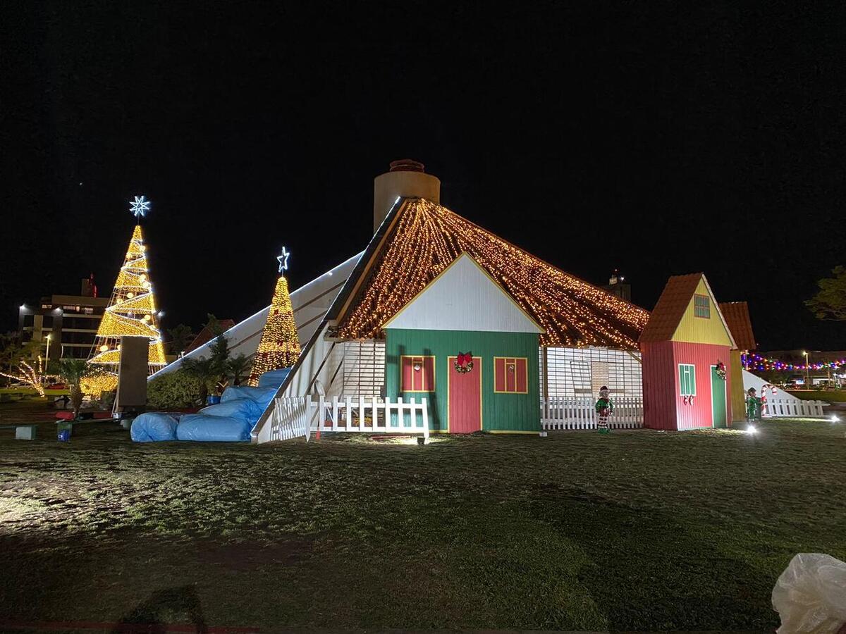 A Vila de Natal vai funcionar de segunda a sexta-feira, das 18h à meia noite. Nos finais de semana (sábado, domingo e feriado) a partir das 16h até a meia noite