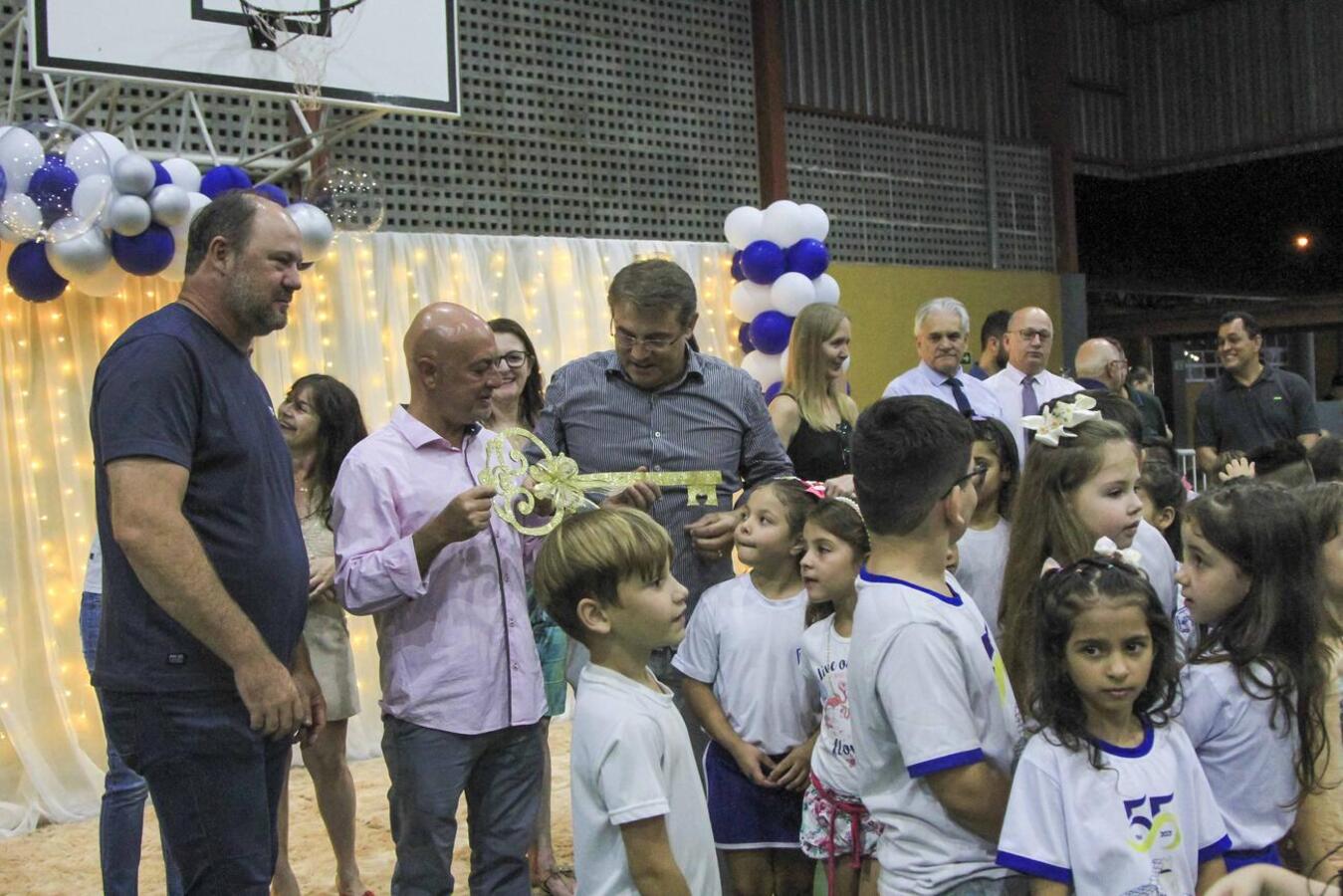 Comunidade escolar conhece futuras instalações da Alberto Santos Dumont