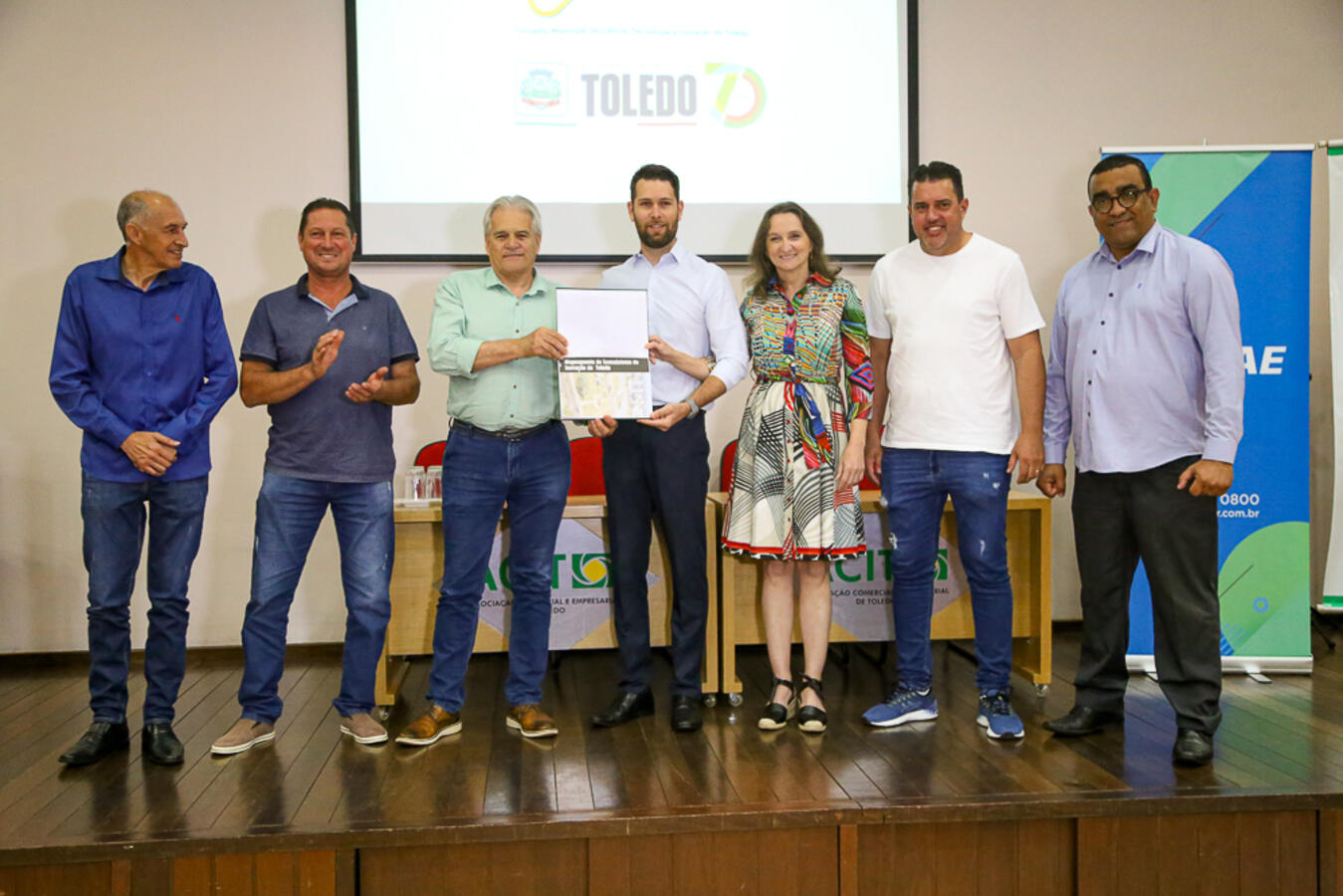 Prefeitura e Câmara recebem Plano Municipal de Inovação