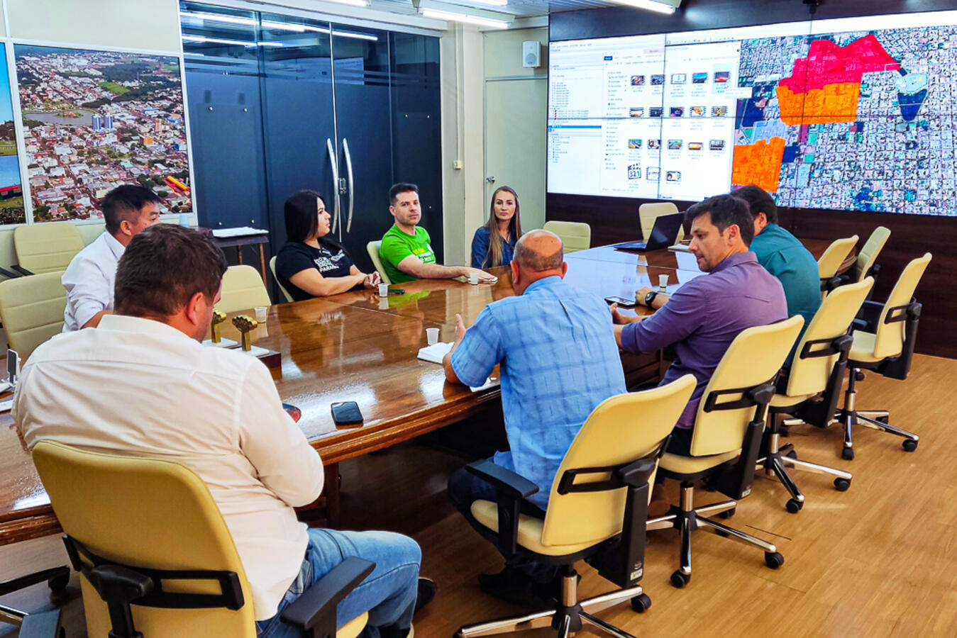 Administração municipal recepciona executivos de empresa de telecomunicação