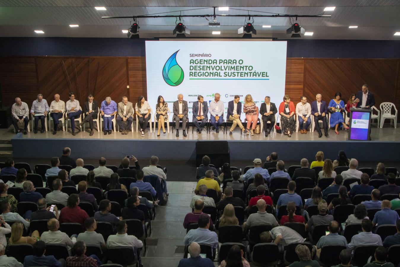 Governo do Estado do Paraná mobiliza equipe e assume compromissos sustentáveis no evento em Toledo