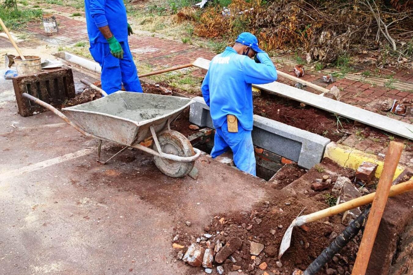 Prefeitura investe R$ 450 mil em recuperação de bueiros e bocas de lobo na Vila Becker