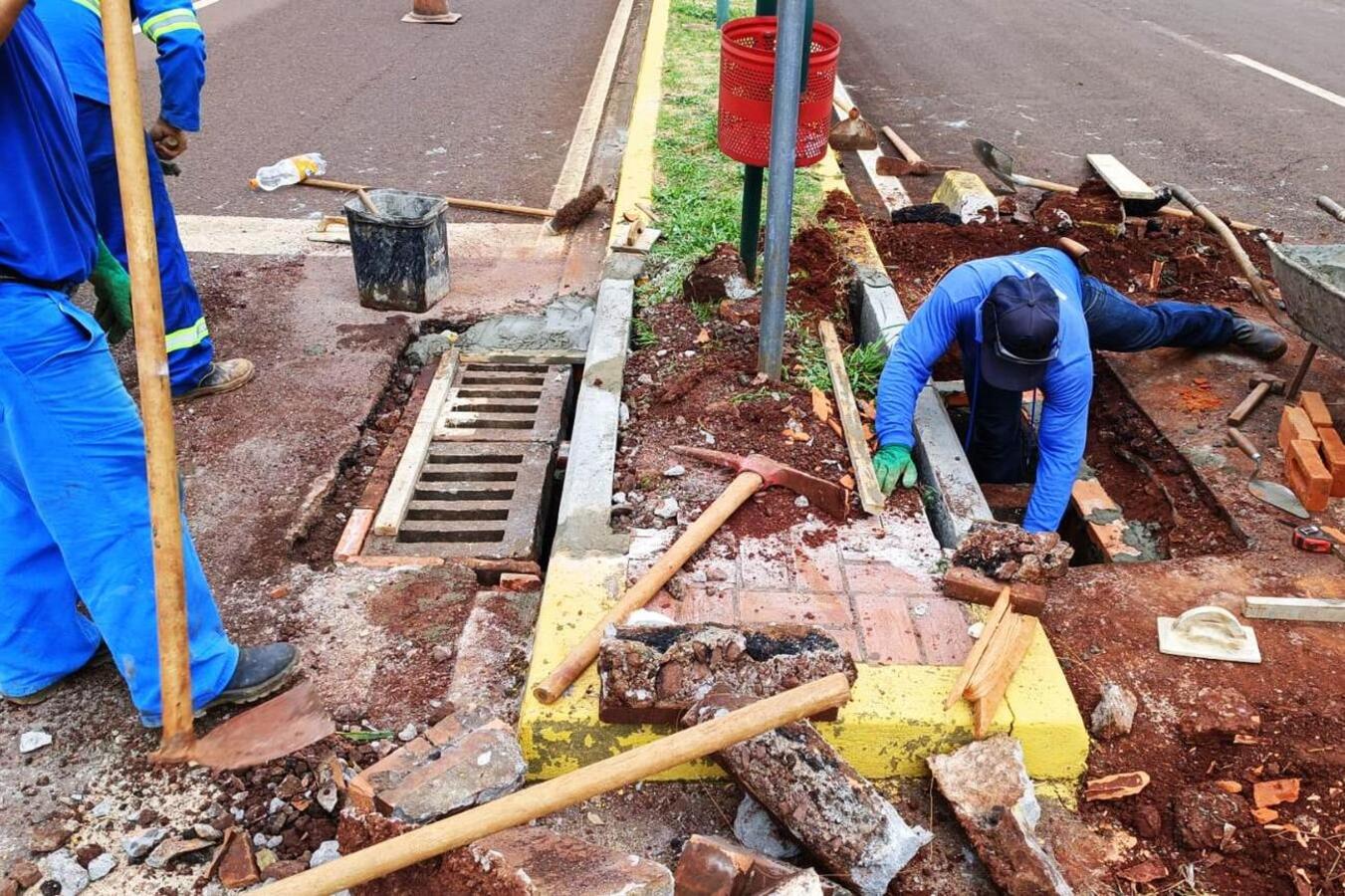 Prefeitura investe R$ 450 mil em recuperação de bueiros e bocas de lobo na Vila Becker