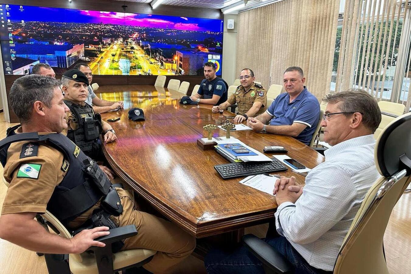 Novo comando do 19º BPM é recepcionado na Prefeitura de Toledo