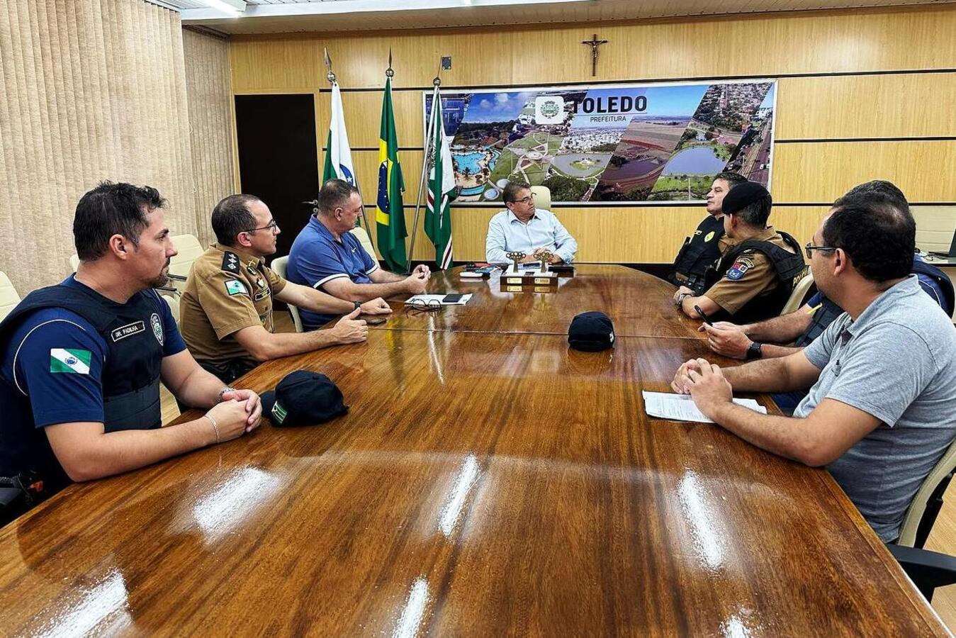 Novo comando do 19º BPM é recepcionado na Prefeitura de Toledo