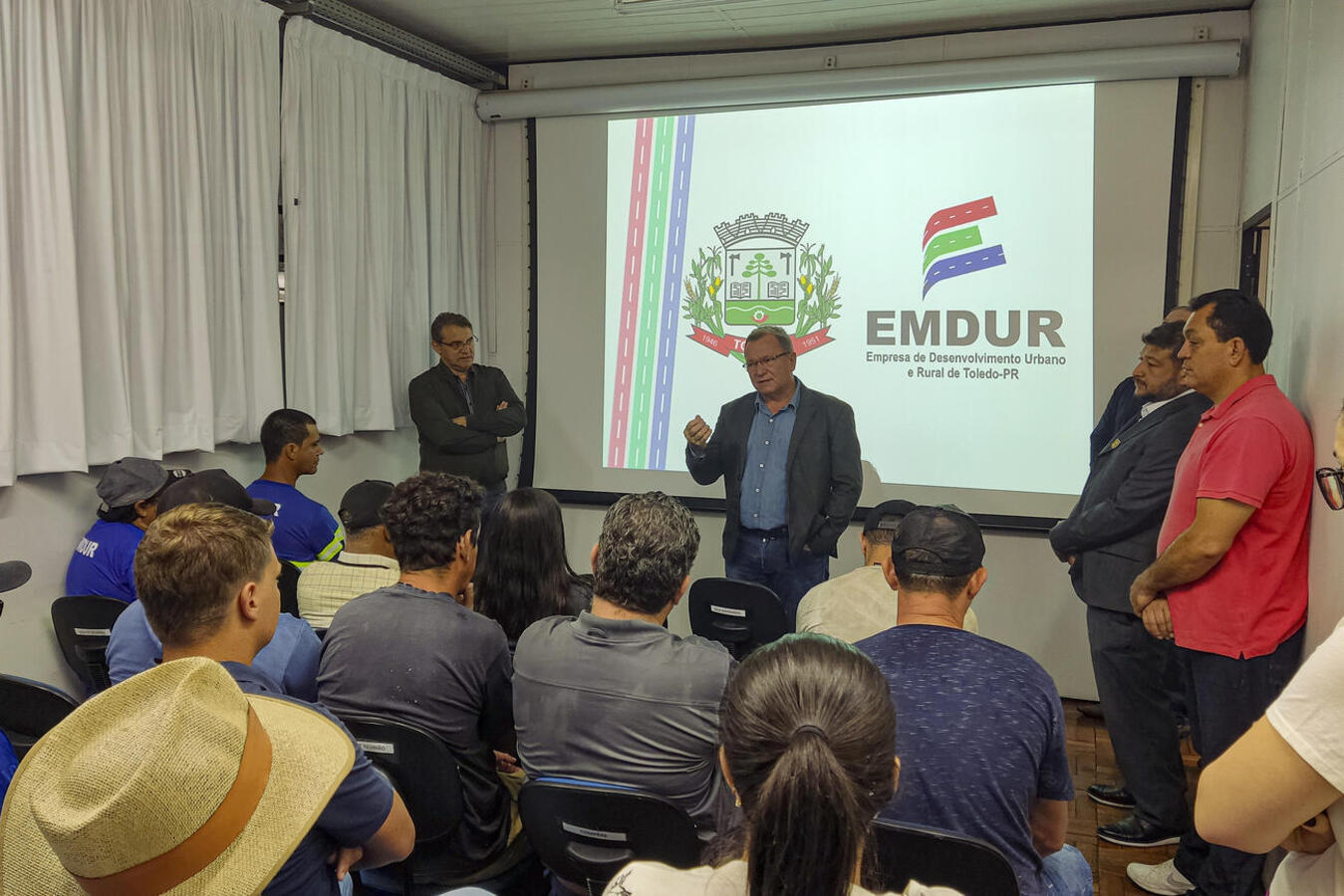 Emdur recepciona novos empregados públicos