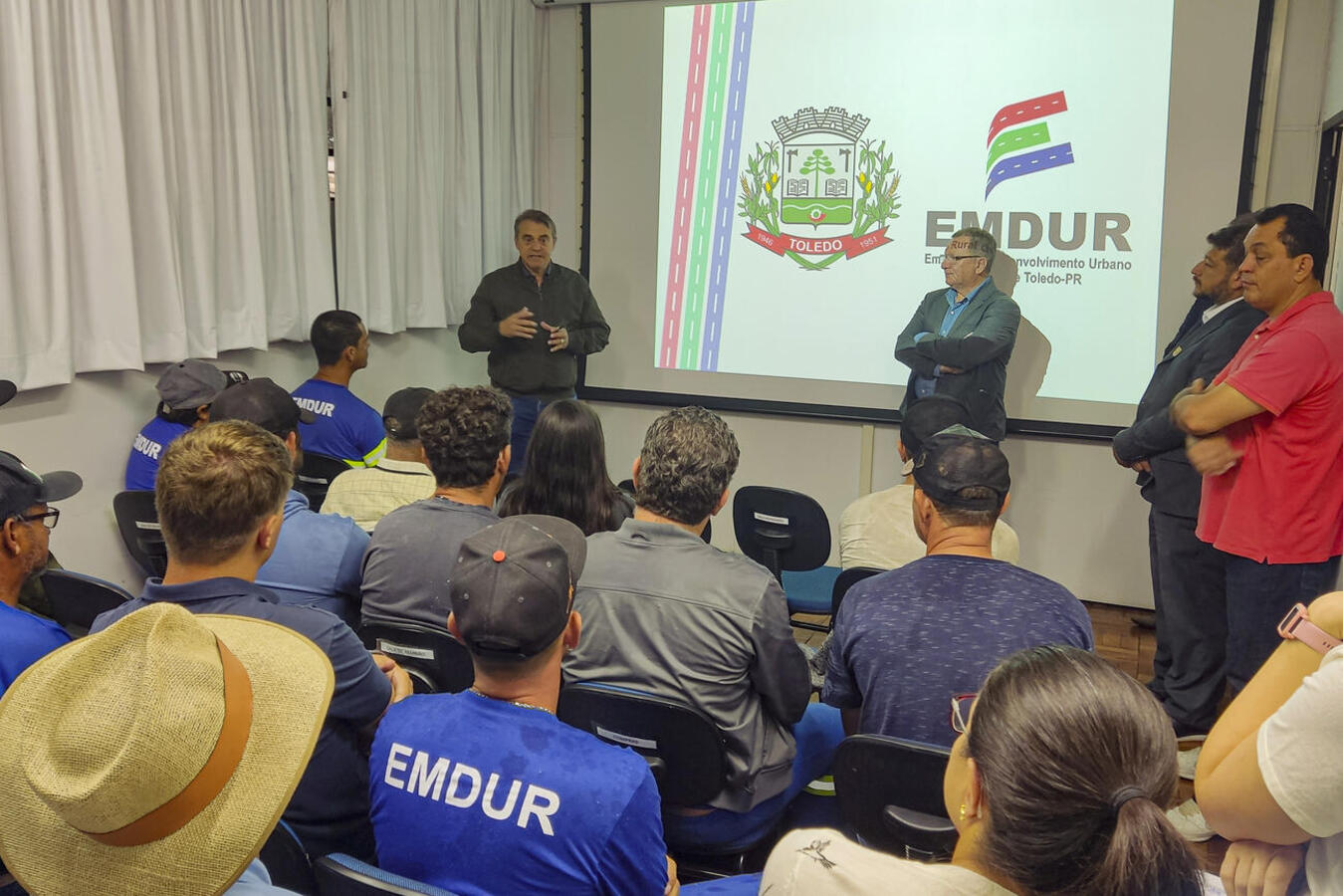 Emdur recepciona novos empregados públicos
