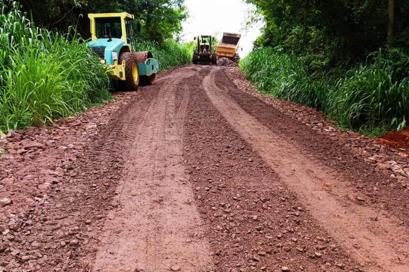 Prefeitura realiza recuperação asfáltica na região de Cerro da Lola