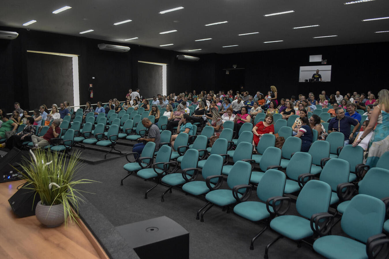 Governo foi representado pelo vice-prefeito Ademar Dorfschmidt e pela secretária Marli Gonçalves Costa em evento na tarde desta sexta (17) no auditório do Premen