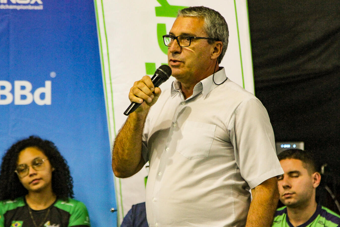 Vice-prefeito e secretários municipais prestigiam abertura de nacional de badminton