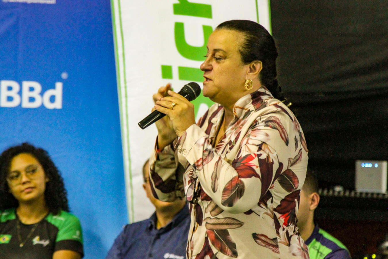 Vice-prefeito e secretários municipais prestigiam abertura de nacional de badminton