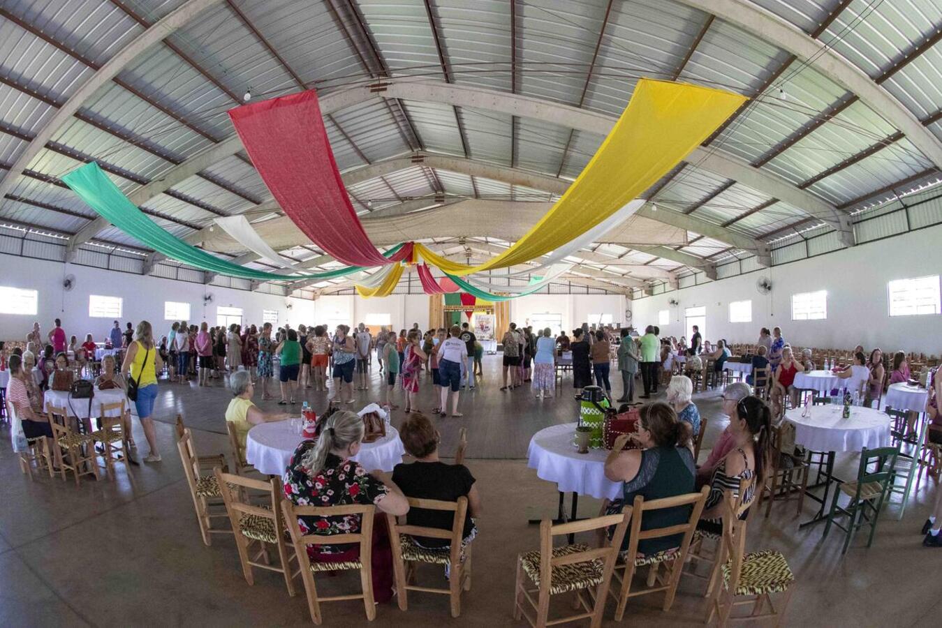 Dia da Mulher: idosas participam do 1º Torneio de Bolãozinho de Mesa