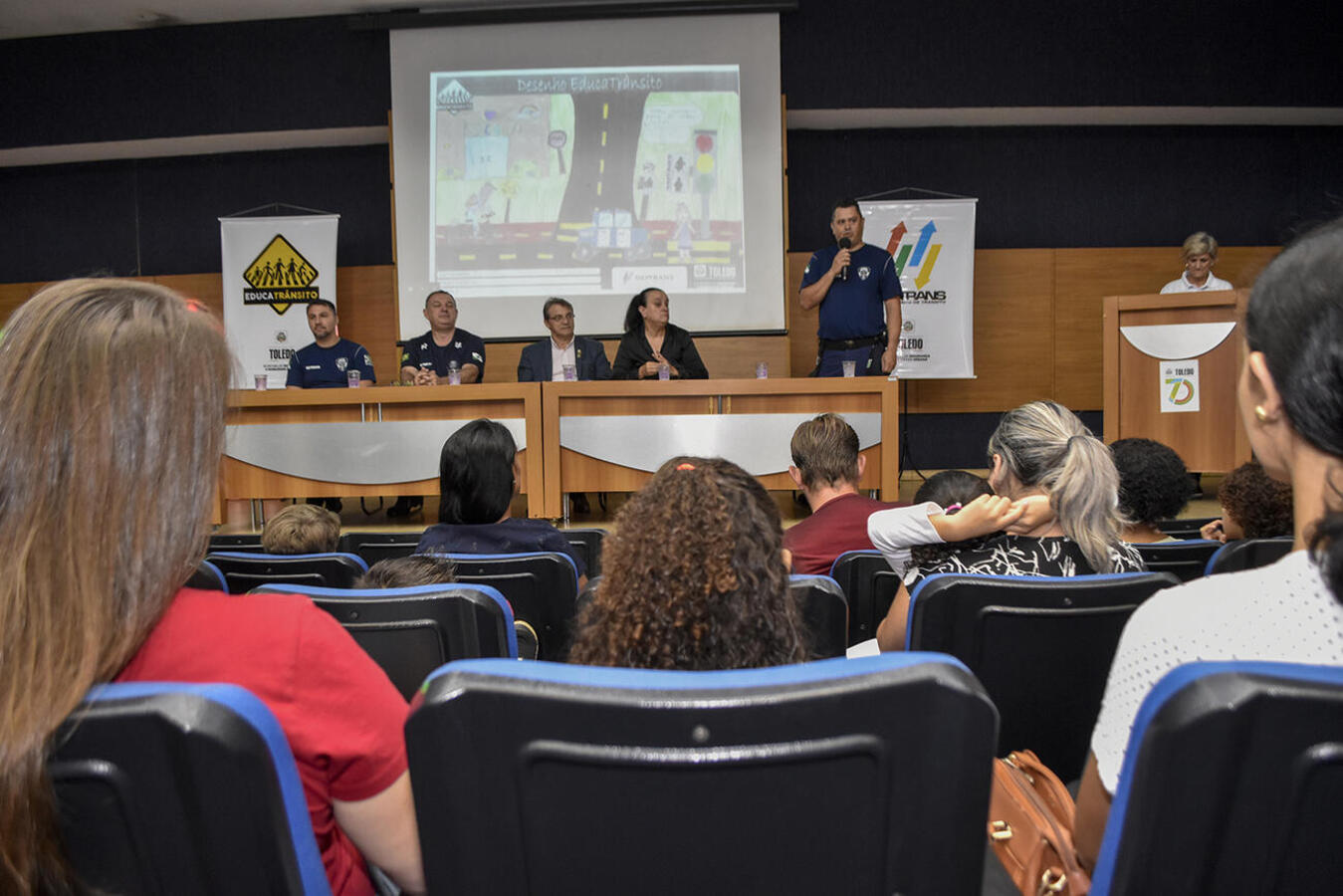 Grupo de 13 estudantes do 4º ano recebeu certificado e um kit com diversos mimos em solenidade realizada na manhã desta quarta (15) no Auditório Acary Oliveira