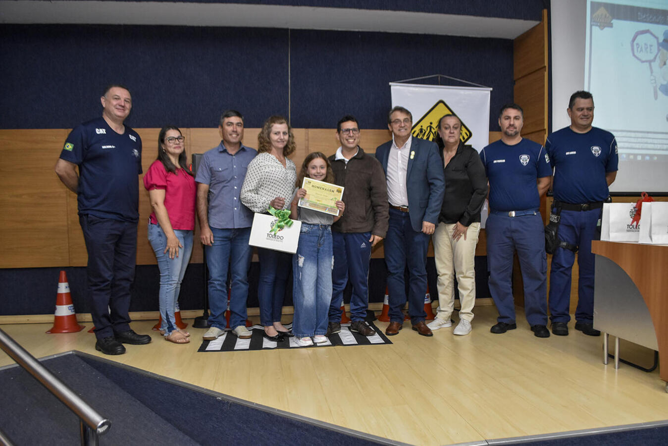 Grupo de 13 estudantes do 4º ano recebeu certificado e um kit com diversos mimos em solenidade realizada na manhã desta quarta (15) no Auditório Acary Oliveira