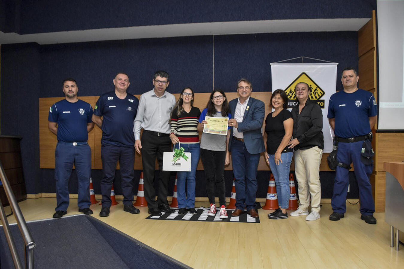 Grupo de 13 estudantes do 4º ano recebeu certificado e um kit com diversos mimos em solenidade realizada na manhã desta quarta (15) no Auditório Acary Oliveira