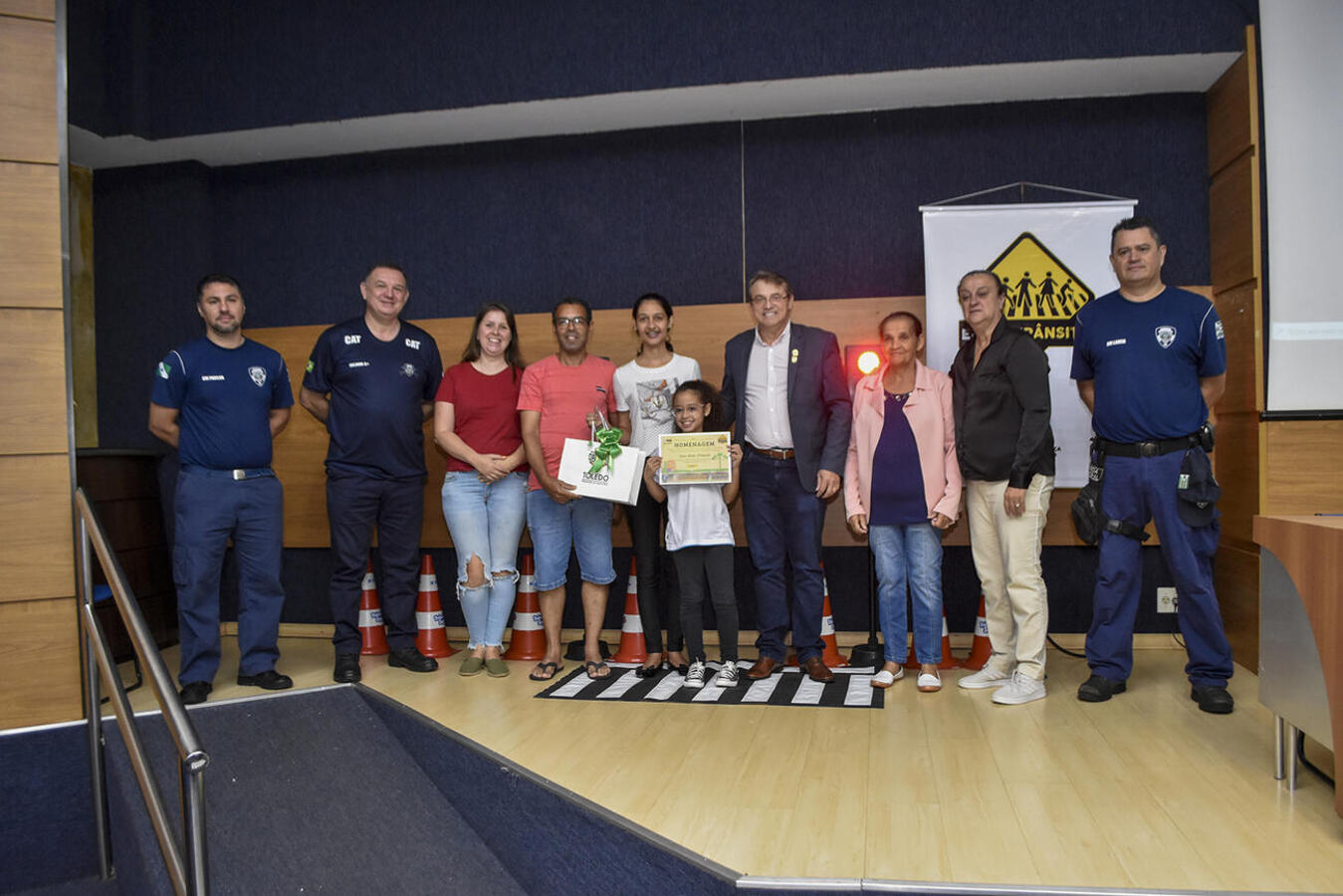 Grupo de 13 estudantes do 4º ano recebeu certificado e um kit com diversos mimos em solenidade realizada na manhã desta quarta (15) no Auditório Acary Oliveira