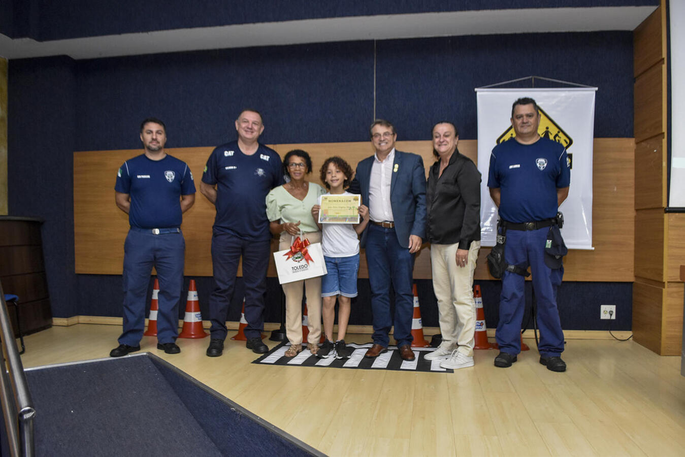 Grupo de 13 estudantes do 4º ano recebeu certificado e um kit com diversos mimos em solenidade realizada na manhã desta quarta (15) no Auditório Acary Oliveira