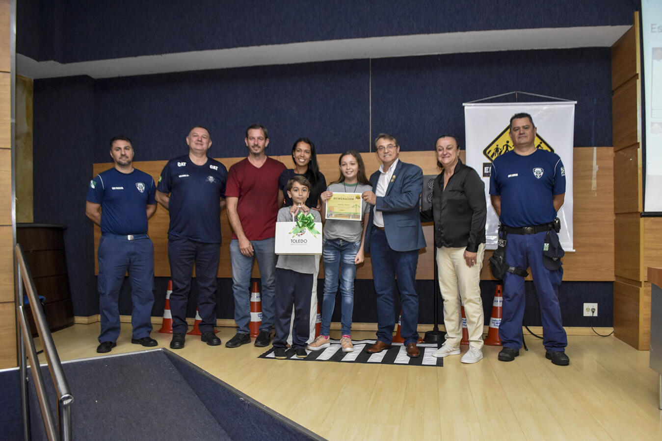 Grupo de 13 estudantes do 4º ano recebeu certificado e um kit com diversos mimos em solenidade realizada na manhã desta quarta (15) no Auditório Acary Oliveira