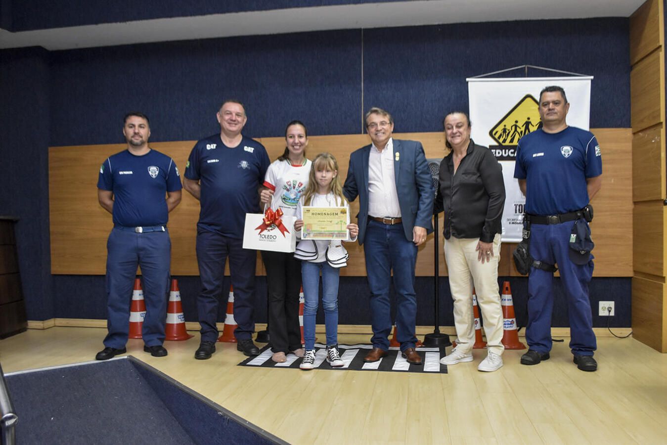 Grupo de 13 estudantes do 4º ano recebeu certificado e um kit com diversos mimos em solenidade realizada na manhã desta quarta (15) no Auditório Acary Oliveira