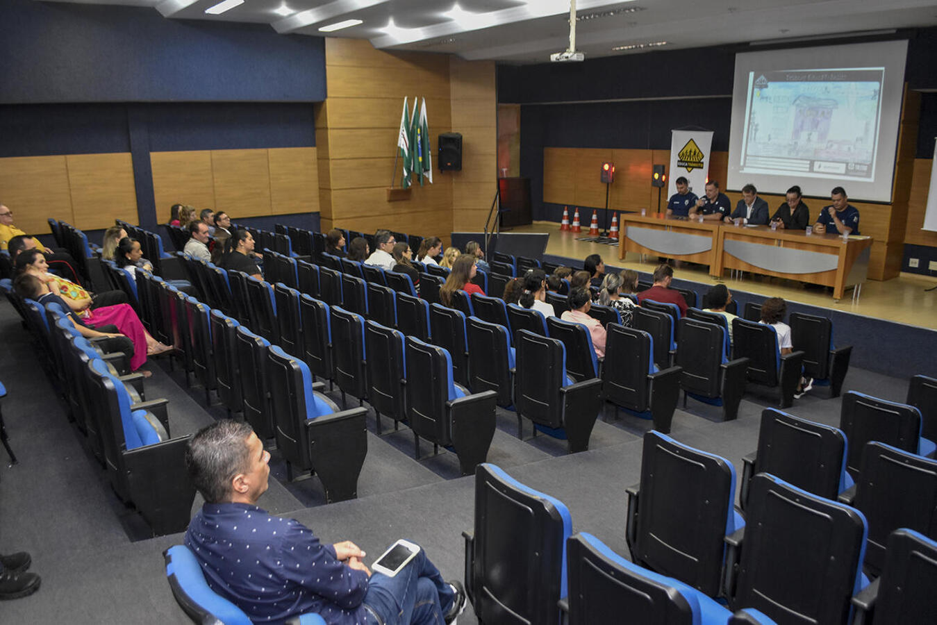 Grupo de 13 estudantes do 4º ano recebeu certificado e um kit com diversos mimos em solenidade realizada na manhã desta quarta (15) no Auditório Acary Oliveira