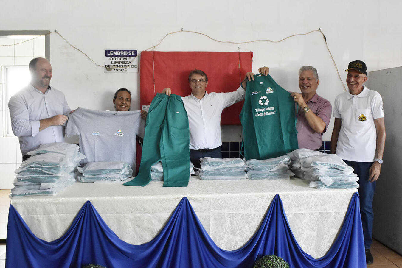 Integrantes da Acatol recebem kits de uniformes (foto: Carlos Rodrigues/Prefeitura de Toledo)