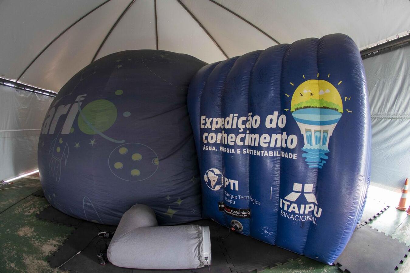 Público participou de atividades lúdicas oferecidas em carreta de projeto da Itaipu Binacional e do PTI que ficou em Toledo entre terça e sexta-feira (21 a 24) 