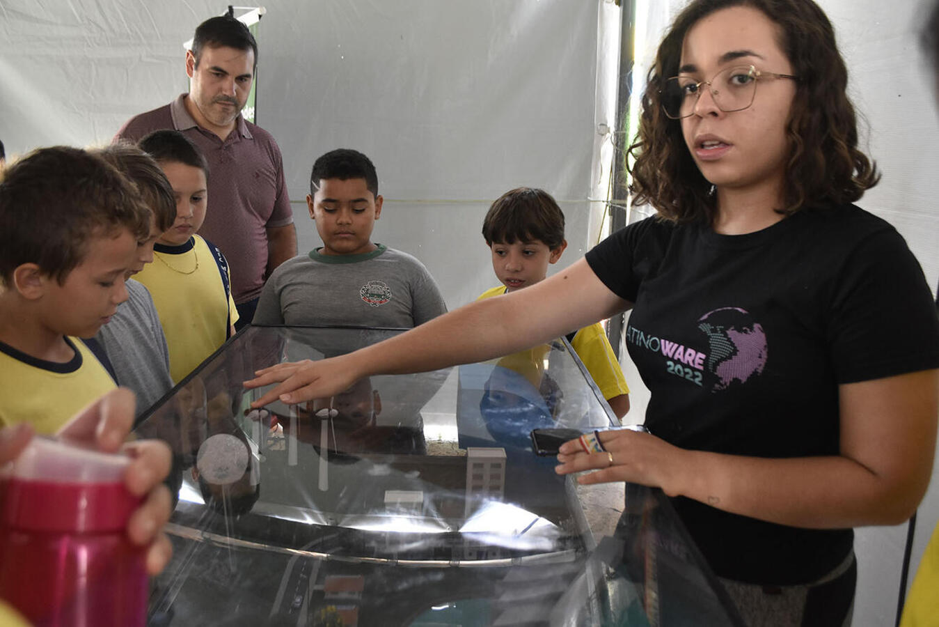 Público participou de atividades lúdicas oferecidas em carreta de projeto da Itaipu Binacional e do PTI que ficou em Toledo entre terça e sexta-feira (21 a 24) 