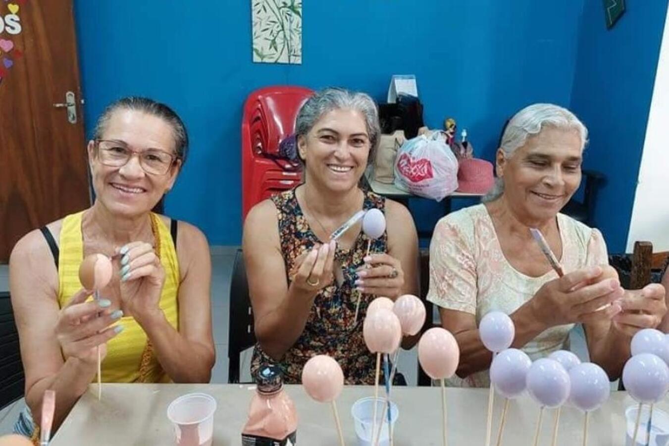 Foram coloridas 1.200 unidades do ornamento que será colocado em árvore que será ponto central de evento marcado para o Domingo de Ramos (2/4)