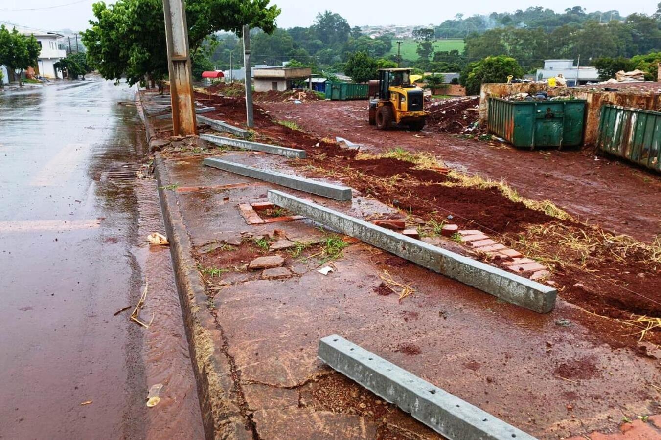 Resíduos provenientes da construção civil devem ter a destinação correta. Descarte ilegal é passível de multa. 