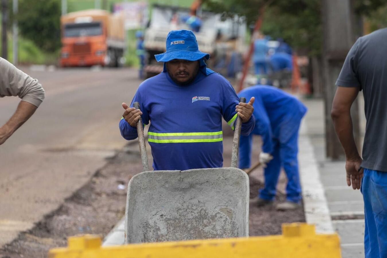 O projeto inclui recape do pavimento e nova posição para a ciclovia, atualmente localizada no meio das vias