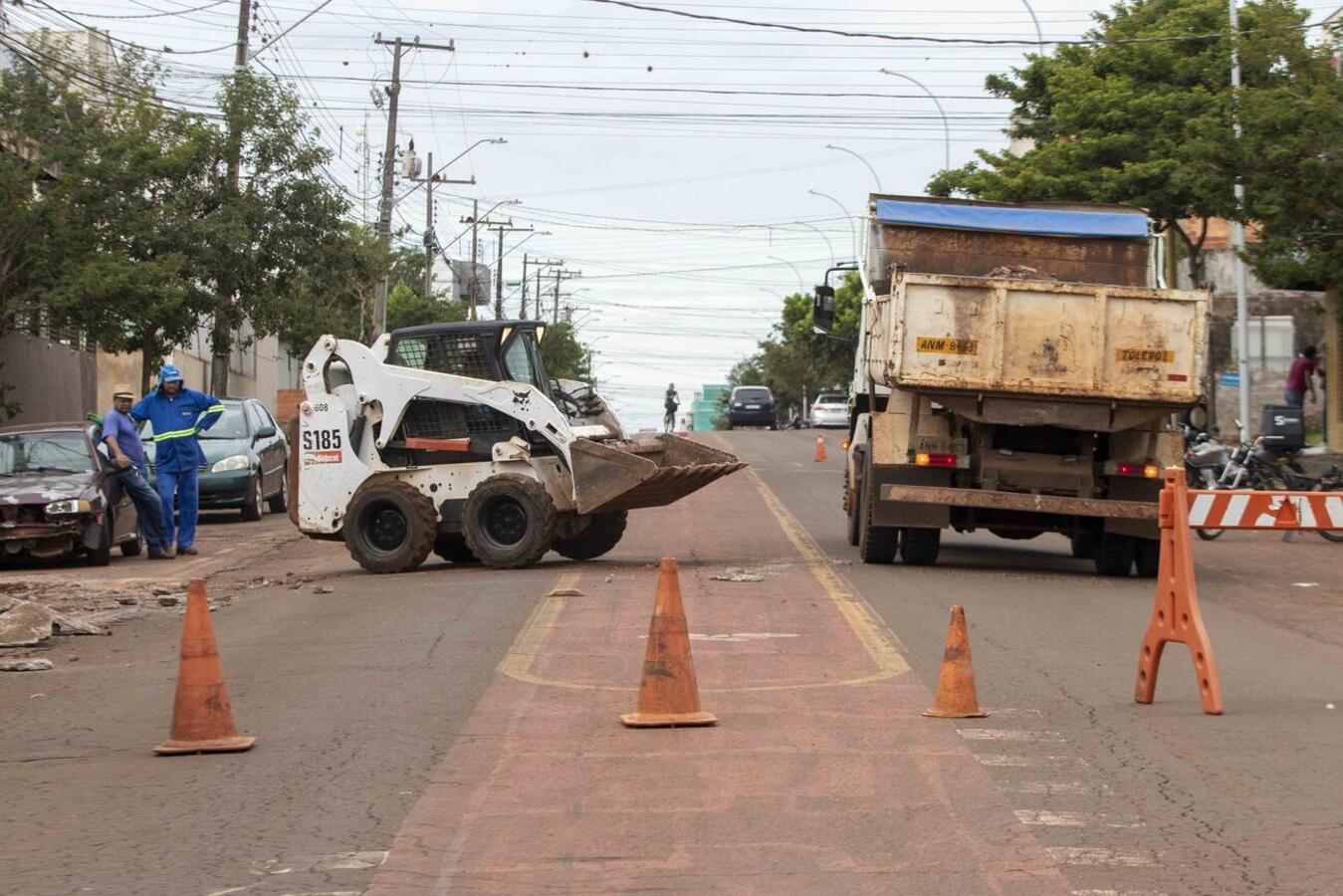 O projeto inclui recape do pavimento e nova posição para a ciclovia, atualmente localizada no meio das vias