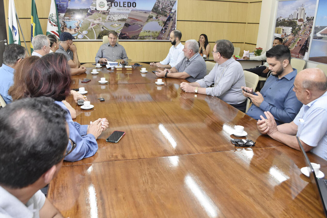 Prefeitura de Toledo repassa utilitário para Fazenda da Esperança. (foto Carlos Rodrigues/Prefeitura de Toledo)