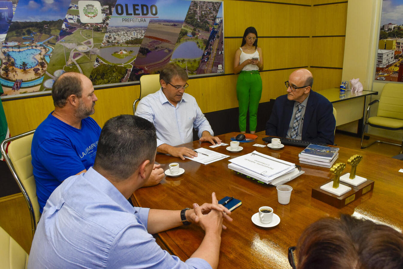 Comitiva do IPEN é recepcionada na Prefeitura de Toledo e apresenta tecnologias