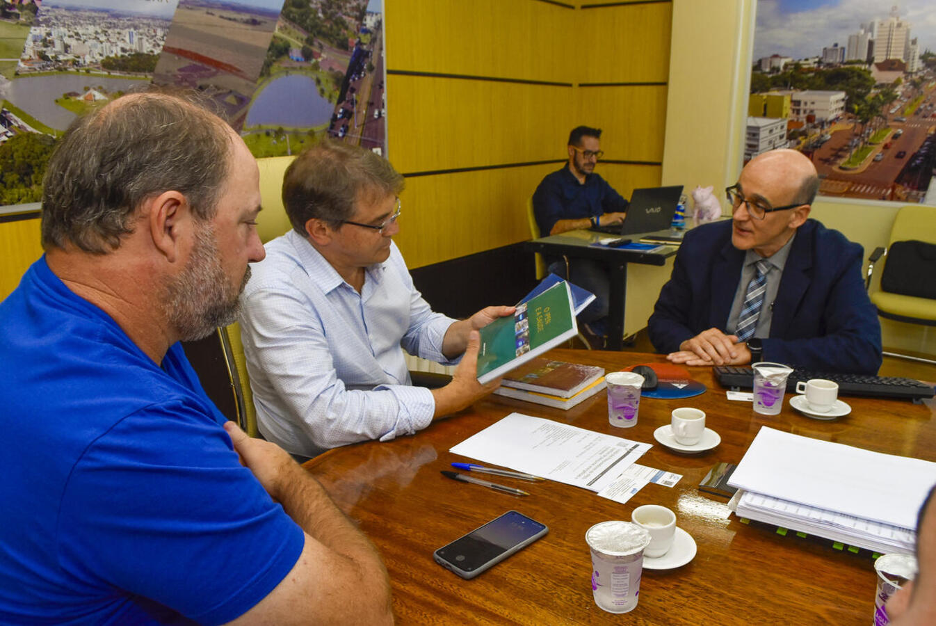 Comitiva do IPEN é recepcionada na Prefeitura de Toledo e apresenta tecnologias