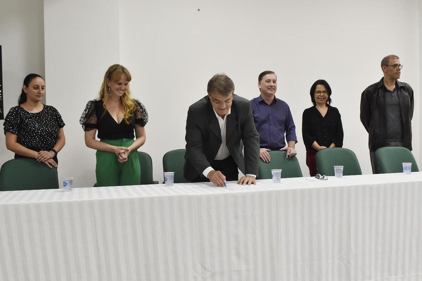 O processo vai higienizar, catalogar e digitalizar aproximadamente 5 mil fotografias e outros 15 mil documentos que fazem parte da história de Toledo