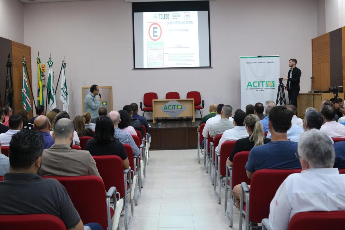 Lunitti informou que o sistema proposto já funciona em Araucária e já está em fase de implantação em outras localidades (Foto: Assessoria ACIT)