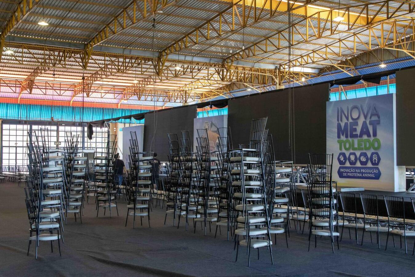 Estrutura do INOVAMEAT 2023 está sendo finalizada (foto: Fábio Ulsenheimer/Prefeitura de Toledo)