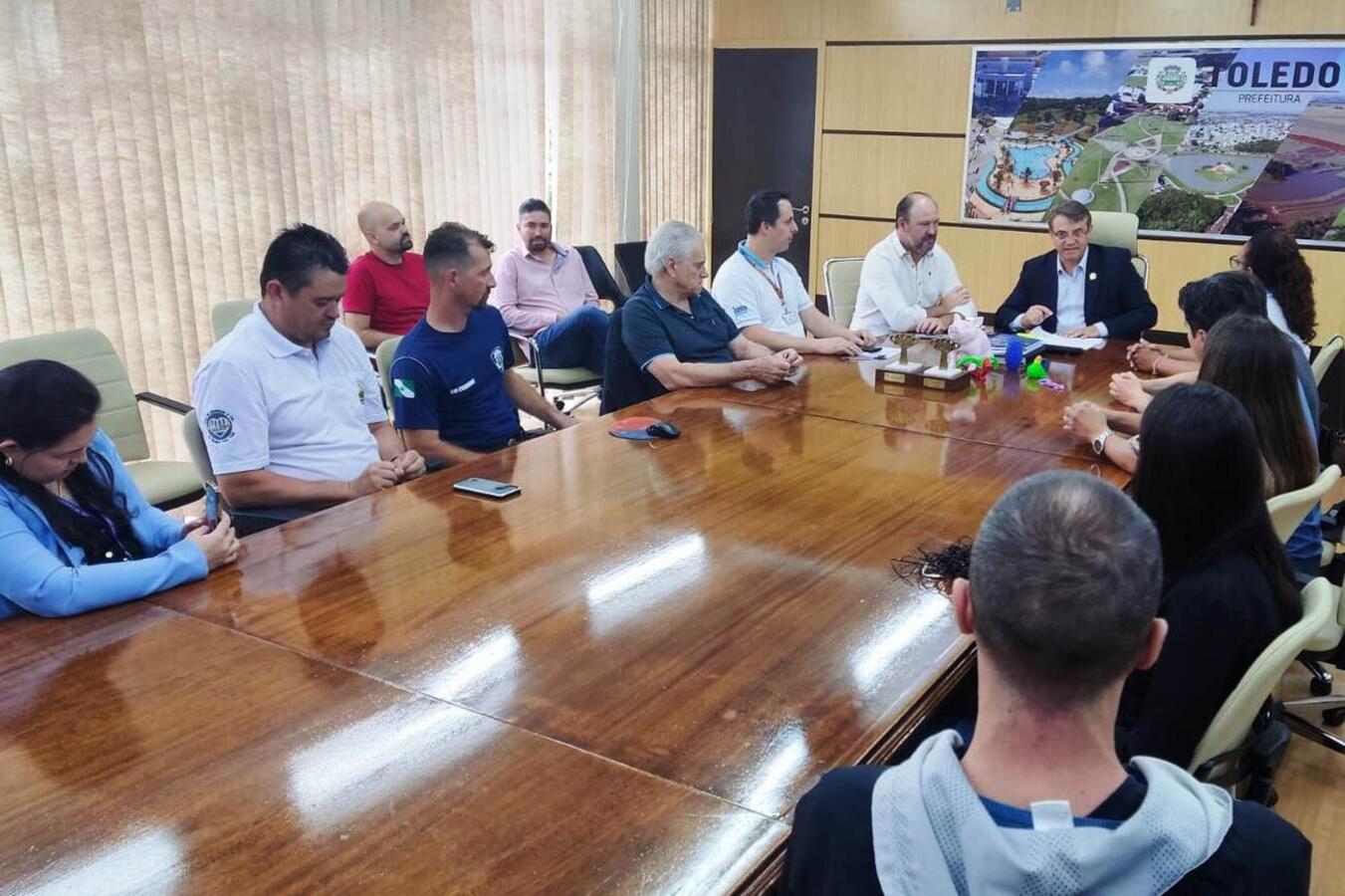 Gestores receberam integrantes do Núcleo ODS de Toledo e uma comitiva de Cascavel para falar da coleta e destinação dos resíduos gerados