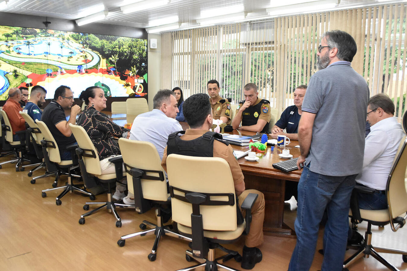 Prefeitura, NRE e forças de segurança avançam em discussões para uma escola mais segura
